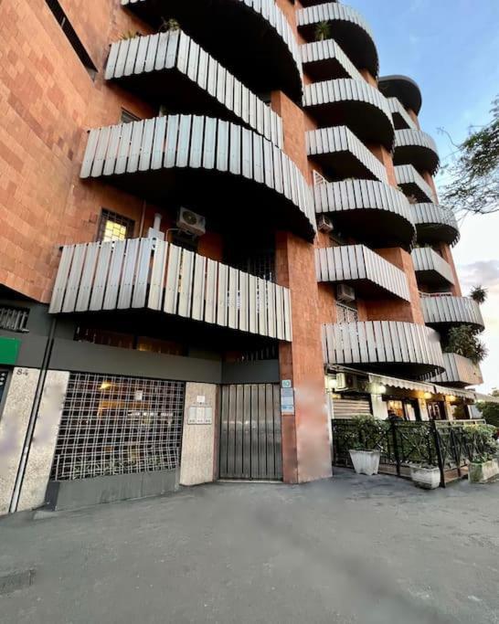 3 Fermate Dal Colosseo - Casa Vacanze Elena - 50 M Da Metro Garbatella Rome Exterior photo
